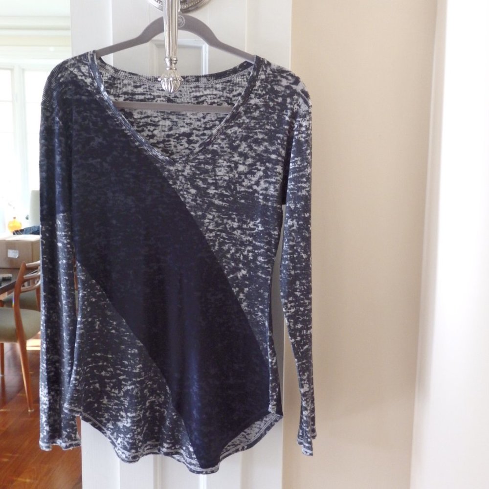 Go Couture V Neck Color Block Marled Pattern Top … - image 3